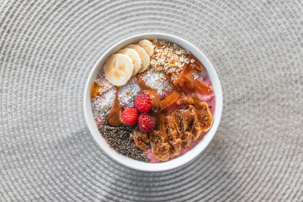 Qué debe incluir un desayuno energizante y saludable