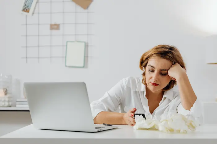 Cansancio mental Causas, síntomas y cómo recuperar tu energía cognitiva